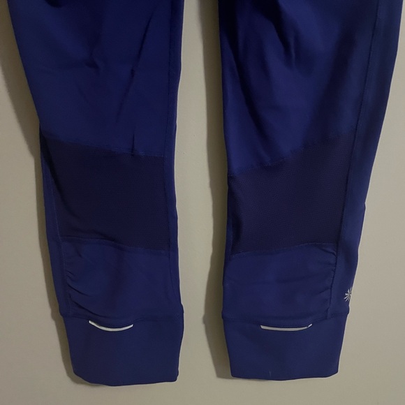Athleta bright blue reflective rear pocketed Capri leggings size extra small - Picture 4 of 7